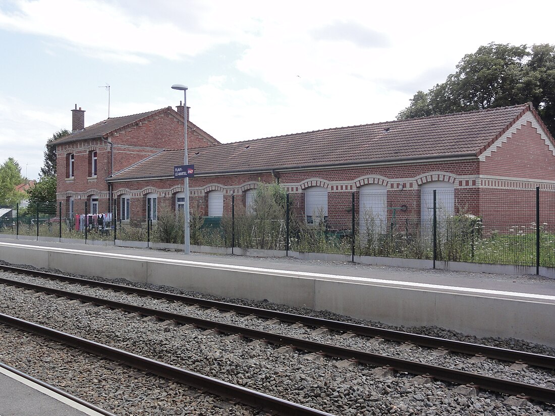 File:Flavy-le-Martel (Aisne) la gare, les quais.JPG