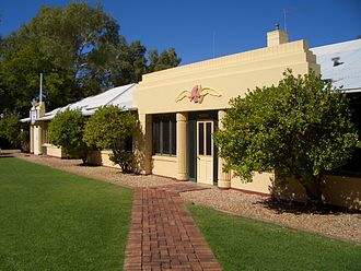 Dispatch service building, Alice Springs Flyingdocs-as.jpg