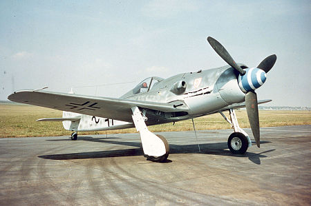 Tập_tin:Focke-Wulf_Fw_190D-9_outside_USAF.jpg