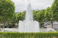 Fontaine faisant office de rond-point.