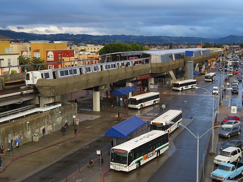 File:Fruitvale station from garage (2), March 2018.JPG
