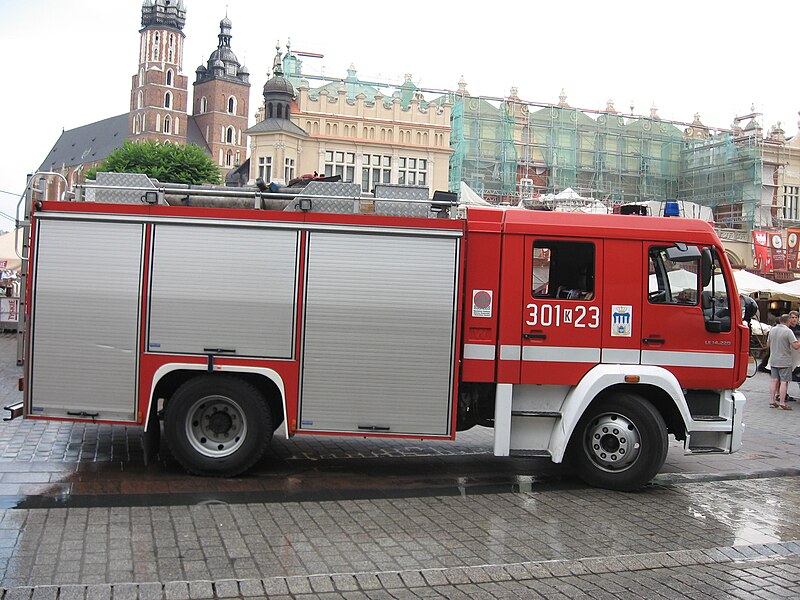 File:GBARt 2,5-24 Man of JRG 1 on the Main Market Square in Kraków (1).jpg