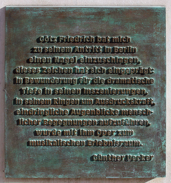 File:Gedenktafel Bismarckstr 35 (Charl) Götz Friedrich.jpg