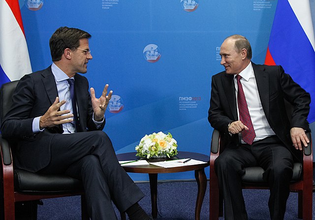 Rutte with Russian President Vladimir Putin at the St. Petersburg International Economic Forum, 20 June 2013