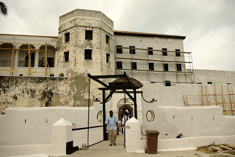 File:Ghana Elmina slave castle.jpg