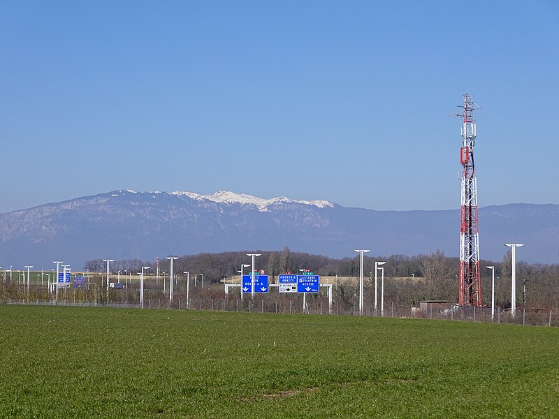 File:Grand Crêt d'Eau @ Neydens (51070563971).jpg