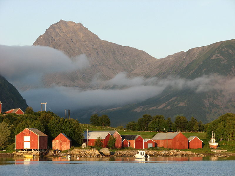 File:Grytøya Alvestad Troms Norway.jpg