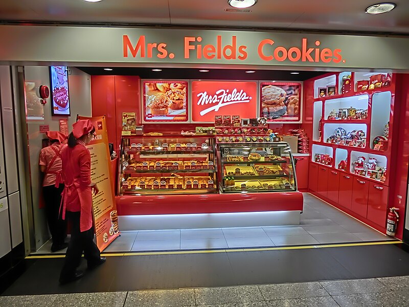 File:HK MTR 港鐵 上環站 Sheung Wan Station shop 菲太太曲奇餅店 Mrs Fields Cookies Nov-2013.JPG