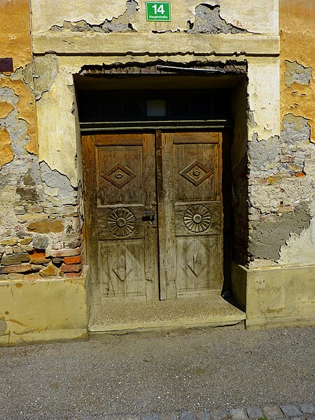 File:Haustüre1 Oberzeiring.jpg