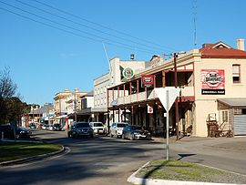 Hotel dan Main Street, Jamestown (20646391434).jpg