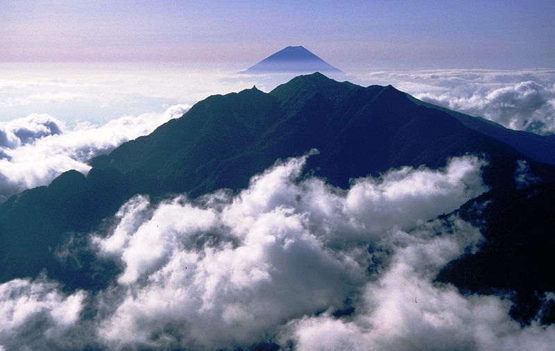 File:Houousan from kaikomagatake 50 1996 9 15.jpg