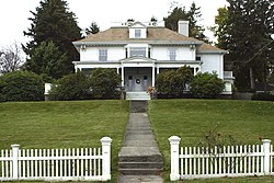 House at 105 President's Lane Quincy MA 01.jpg