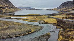 Slutet av Botnsdalur där floden Botnsá mynnar ut i Botnsvogur (Hvalfjörður)