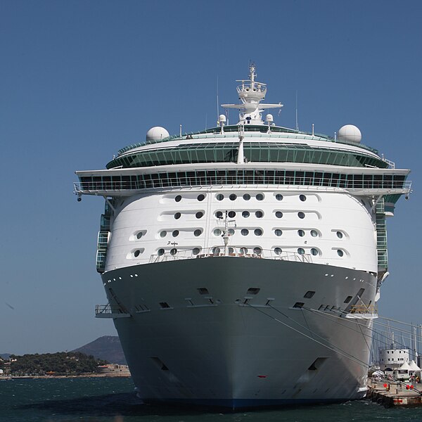 File:Independence of the Seas 11.jpg