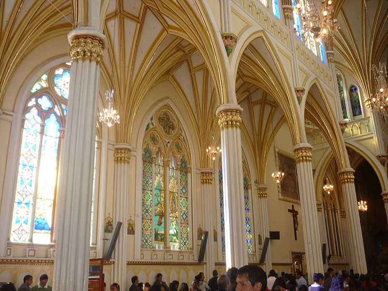 File:Interior del Santuario de Las Lajas..JPG