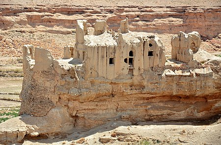 Iran - Fars - Old Historical Castle in Izadkhast - panoramio.jpg