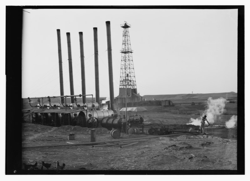 File:Iraq. Oil wells and camp of the Iraq Petroleum Company. (5 miles S. of Kirkuk). Kirkuk District. An oil driller. Showing full height of drill tower LOC matpc.13164.tif