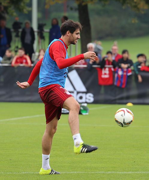 File:Javi Martinez Training FC Bayern München-9.jpg