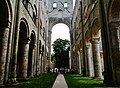 Jumièges Abbaye de Jumièges Abbatiale Notre-Dame Innen Langhaus Ost 4.jpg