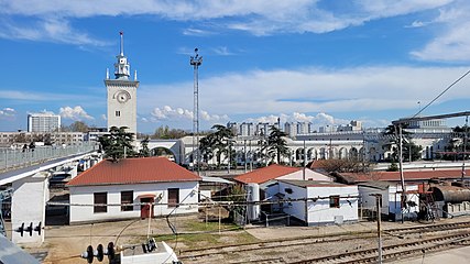 Hizmet binaları ve tren istasyonu