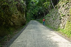 Kamegayatsu-Pass ، -Kamakura-side.jpg