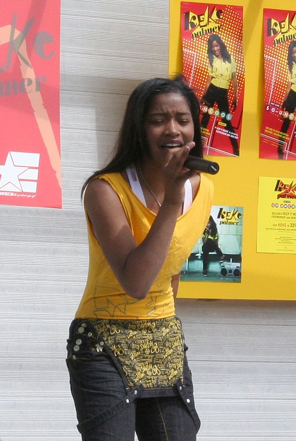 Palmer performing in March 2008