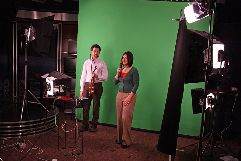 File:Kenji Williams, Valerie Casasanto talk about Bella Gaia.jpg