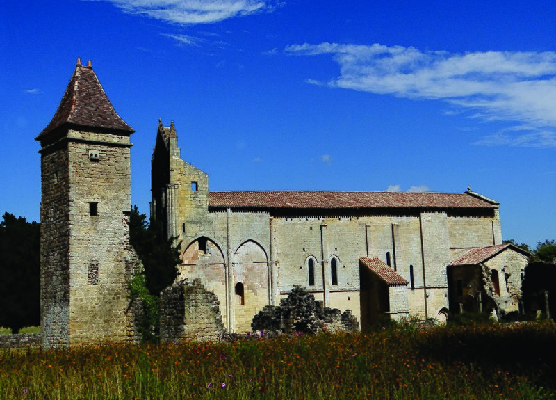 File:Kerk van de abdij van Blasimon, Frankrijk 2014.jpg