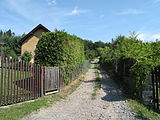 Čeština: Cesta ve vsi Krámský. Okres Praha-východ, Česká republika. English: Dirt road in Krámský village, Prague-East Distrct, Czech Republic.