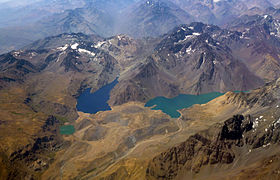 Černá laguna a nádrž El Yeso.jpg