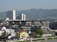 Das Neue Rathaus und dahinter die Türme des Lentia 2000