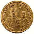 Златен медальон с изображение на Лициний баща и син