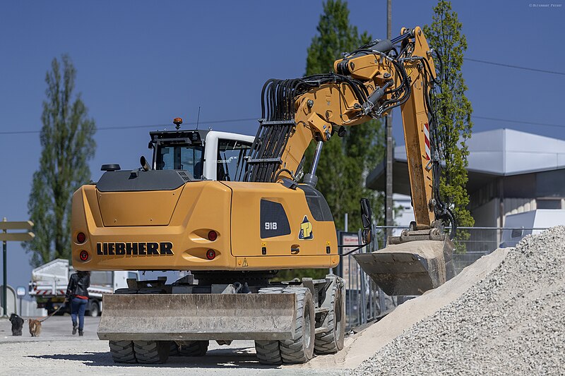 File:Liebherr A 918 (53171676458).jpg