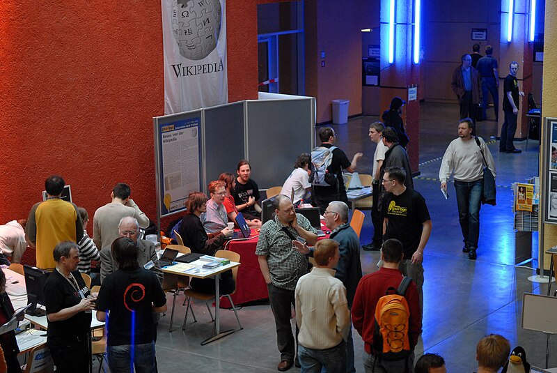 File:Linux day Chemnitz 2008 09 (aka).jpg