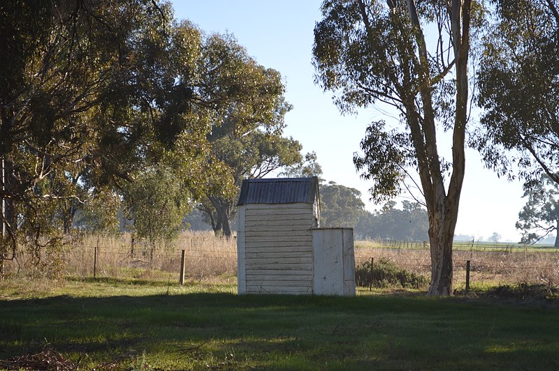 File:Logie Brae Church Outhouse.JPG