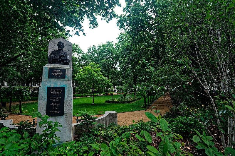 File:London - Tavistock Square - View NW on Dame Louisa Brandreth Aldrich-Blake Memorial 1937 by Arthur George Walker.jpg