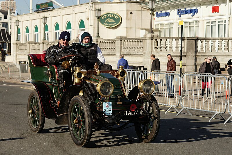 File:London to Brighton Veteran Car Run 2016 (30798146556).jpg