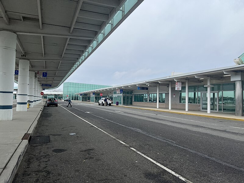 File:Long Island MacArthur Airport Terminal, February 20, 2023 2.jpg