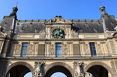Guichets sud sur le quai des Tuileries