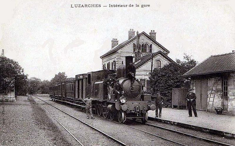 File:Luzarches-Interieur de la gare.jpg