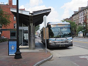 Vorestr maydonidagi MBTA yo'nalish bo'yicha SL5 avtobus, iyul 2019.JPG