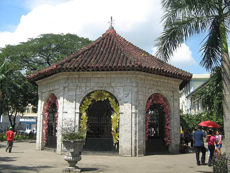 File:Magellans Cross kiosk.jpg