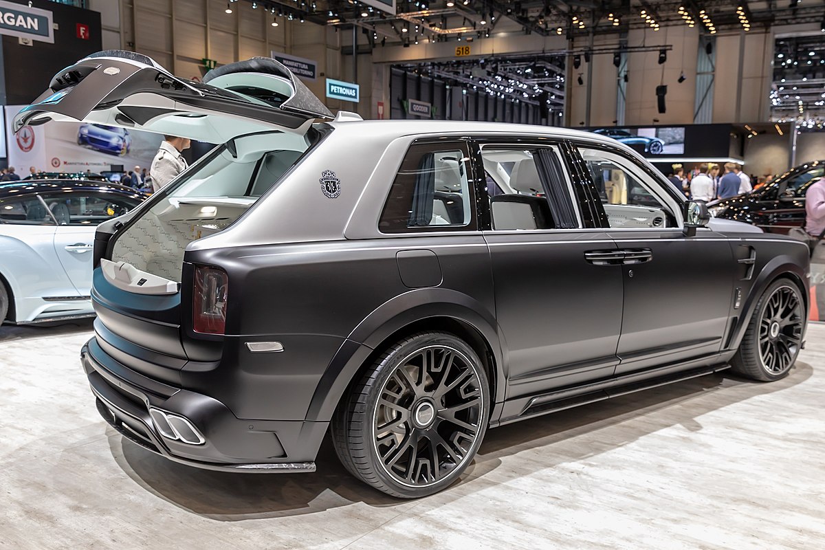 Wrap Rolls Royce Cullinan Mansory