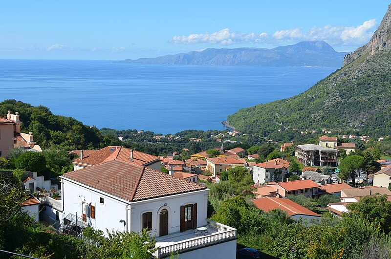 File:Maratea Tyrrhenian coast AvL.JPG