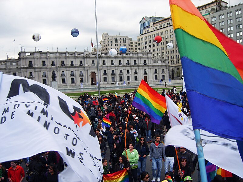 File:Marcha gay en Santiago de Chile, 2009.jpg