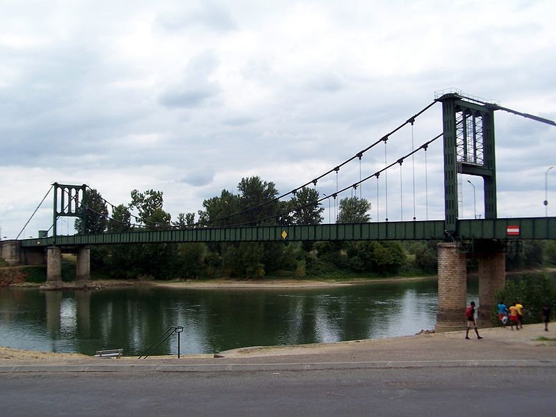 File:Marmande Pont suspendu.jpg