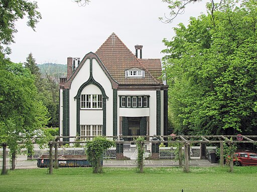 Blick auf die Nordfassade von Haus Behrens (UNESCO-Weltkulturerbe Mathildenhoehe Darmstadt)