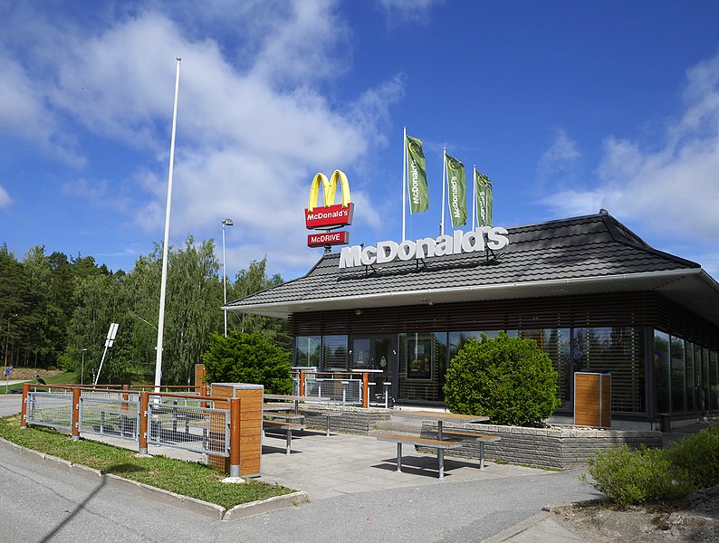 File:McDonald’s Pietarsaari 20180705.jpg