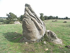 Menhir sa den hevede steinen til Charbonneau 02.JPG