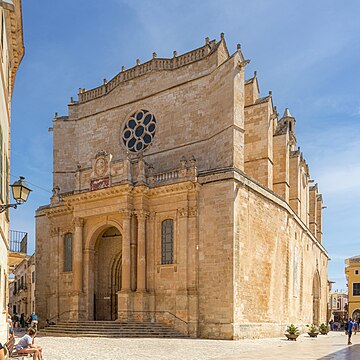 Archivo:Menorca_2022_-_west_façade.jpg